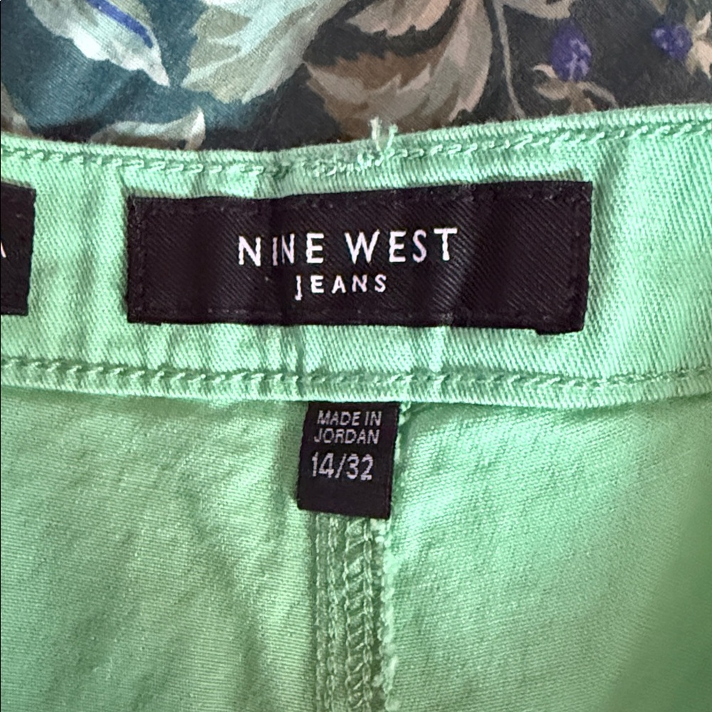Nine West Mint Santa Monica fit Green Jean Shorts - Picture 2 of 9